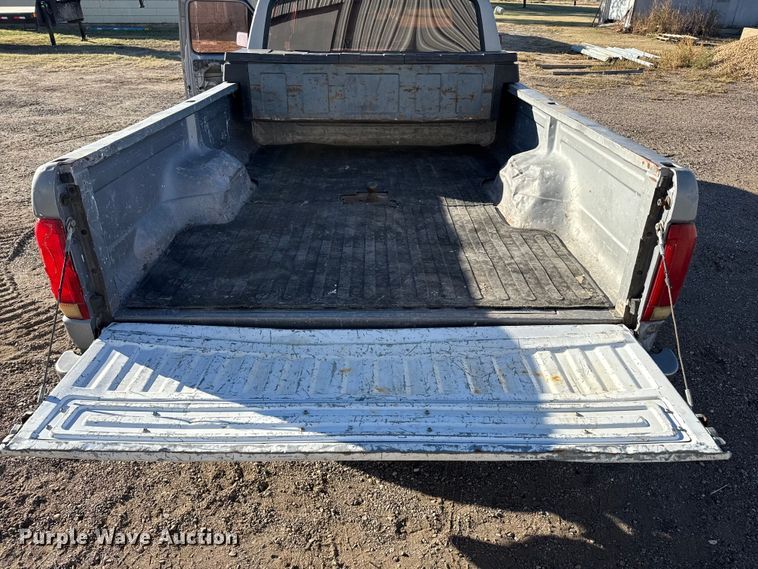 image for item EP0746 1995 Ford F350 Crew Cab pickup truck