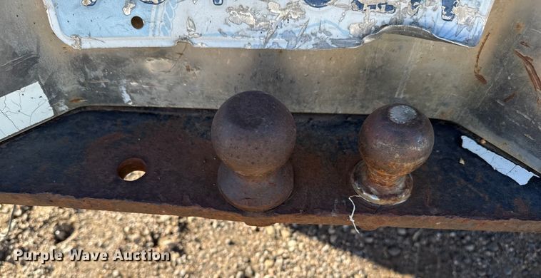 image for item EP0746 1995 Ford F350 Crew Cab pickup truck