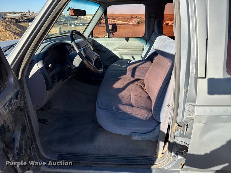 image for item EP0746 1995 Ford F350 Crew Cab pickup truck