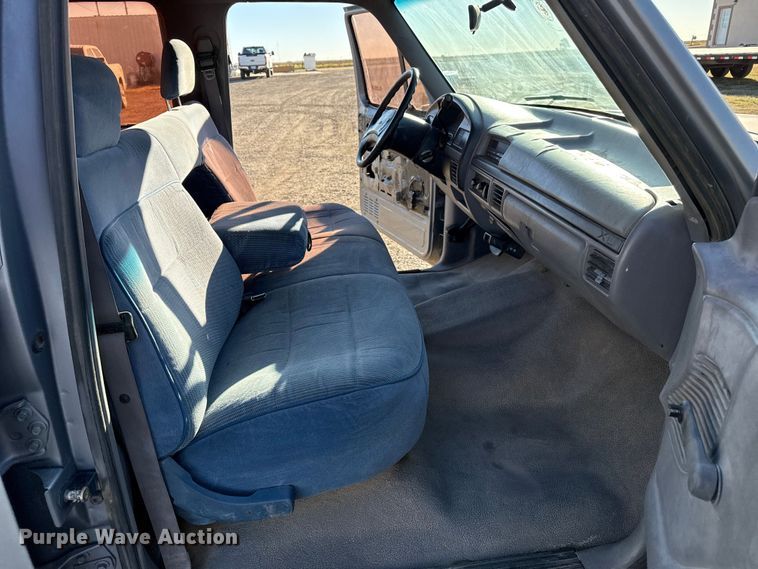 image for item EP0746 1995 Ford F350 Crew Cab pickup truck