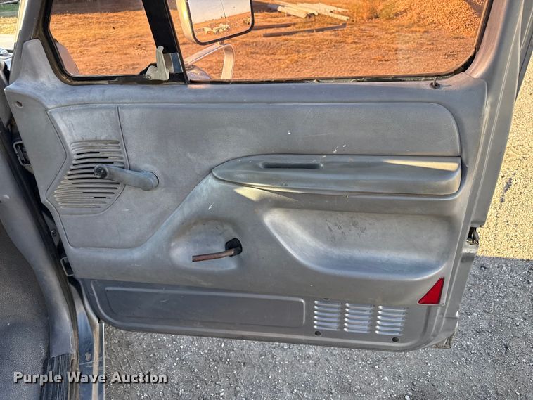 image for item EP0746 1995 Ford F350 Crew Cab pickup truck