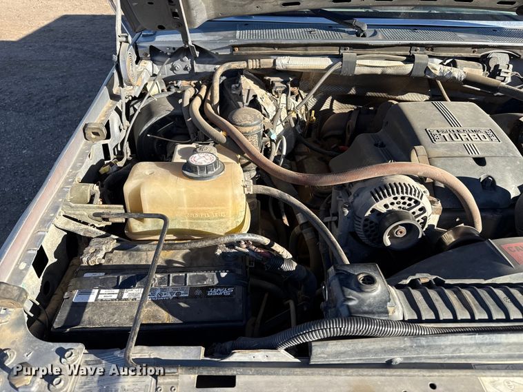 image for item EP0746 1995 Ford F350 Crew Cab pickup truck