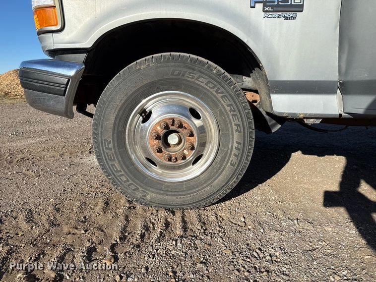 image for item EP0746 1995 Ford F350 Crew Cab pickup truck