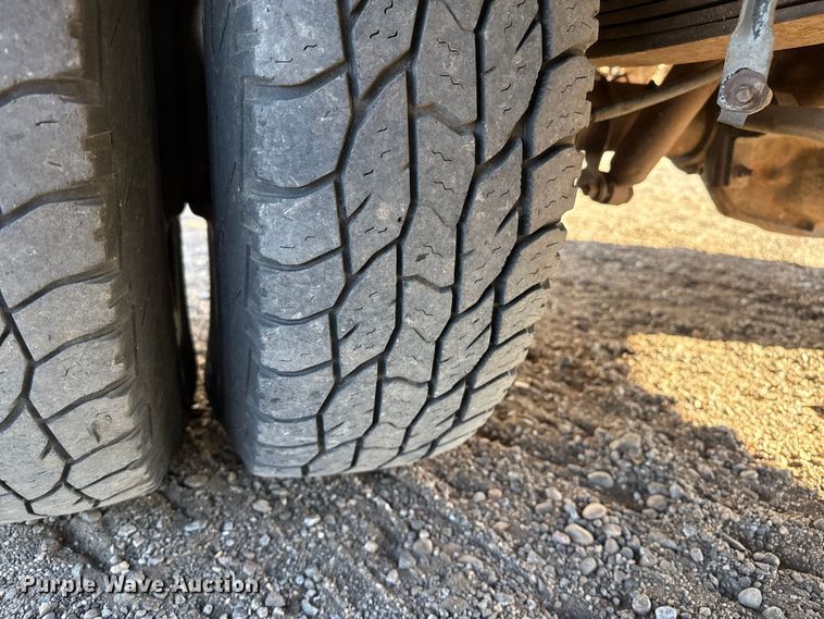 image for item EP0746 1995 Ford F350 Crew Cab pickup truck