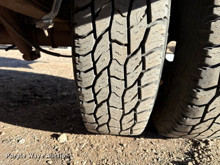 image for item EP0746 1995 Ford F350 Crew Cab pickup truck