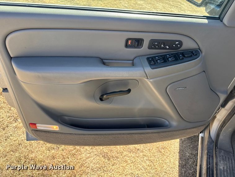 image for item EP0756 2004 GMC Yukon SUV