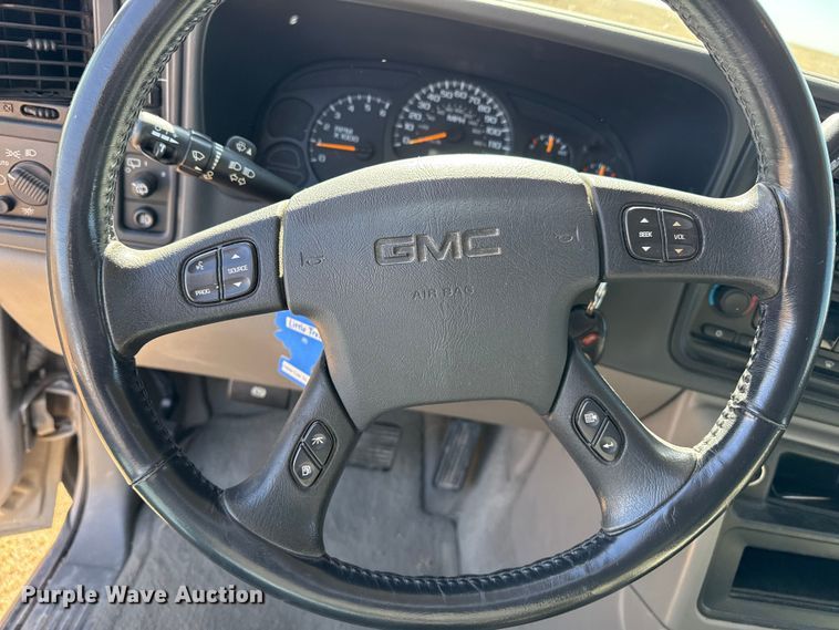 image for item EP0756 2004 GMC Yukon SUV