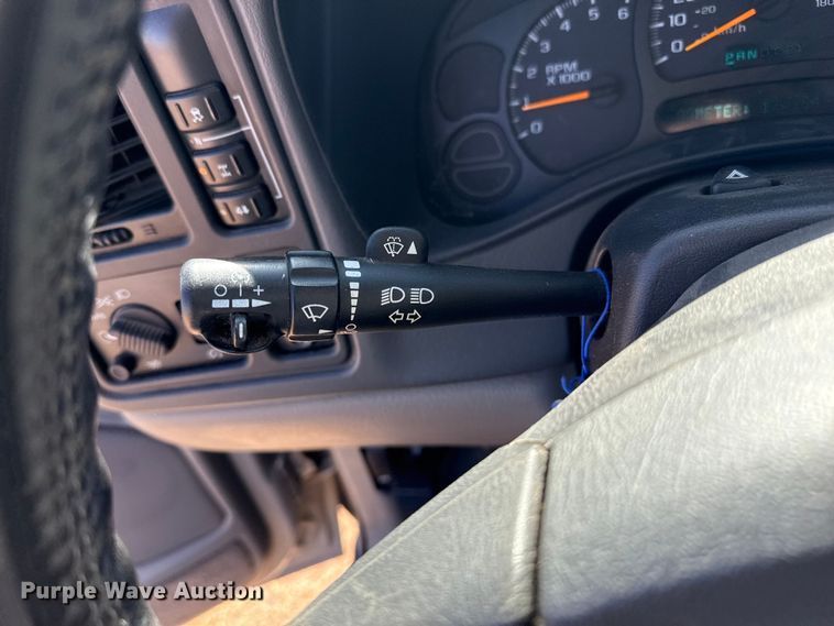 image for item EP0756 2004 GMC Yukon SUV