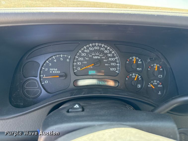 image for item EP0756 2004 GMC Yukon SUV