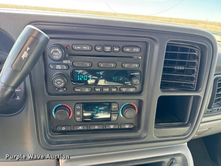 image for item EP0756 2004 GMC Yukon SUV