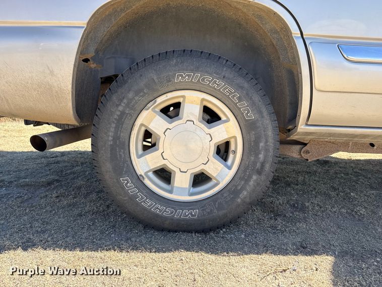 image for item EP0756 2004 GMC Yukon SUV