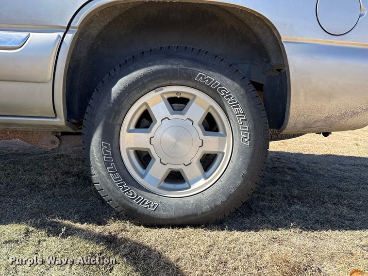 image for item EP0756 2004 GMC Yukon SUV