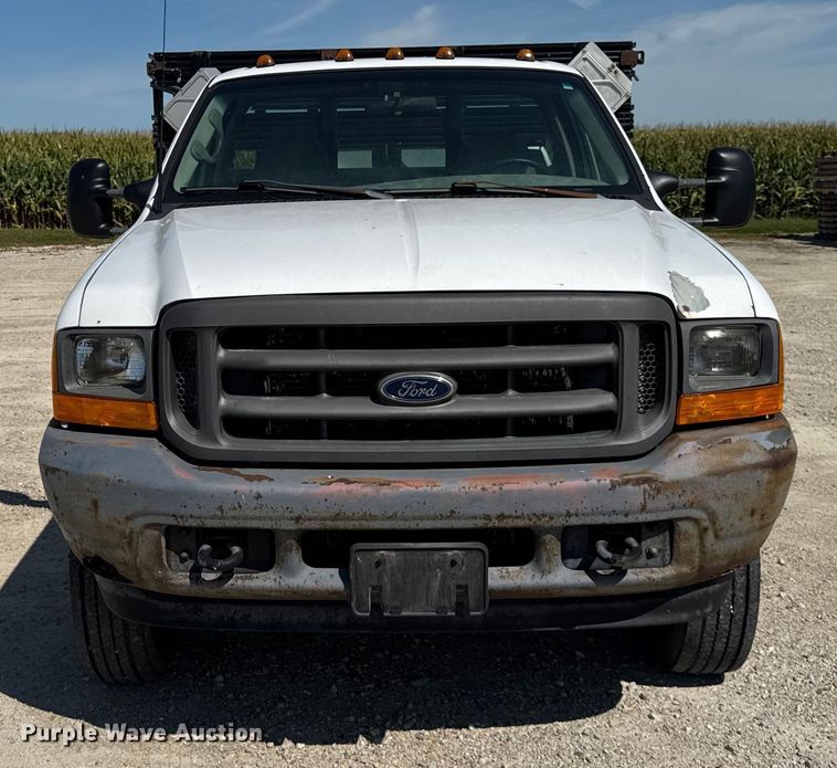 image for item ER0045 2001 Ford F450 Super Duty flatbed truck
