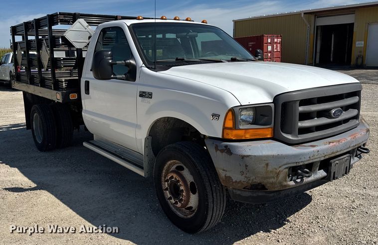 image for item ER0045 2001 Ford F450 Super Duty flatbed truck