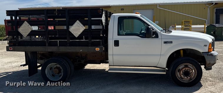 image for item ER0045 2001 Ford F450 Super Duty flatbed truck