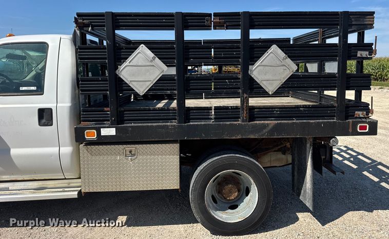 image for item ER0045 2001 Ford F450 Super Duty flatbed truck