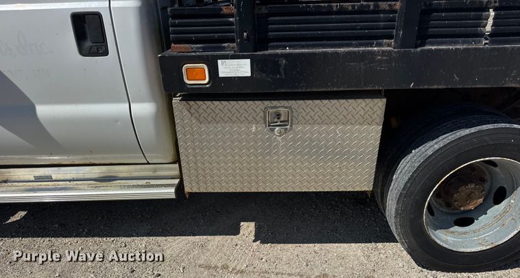 image for item ER0045 2001 Ford F450 Super Duty flatbed truck