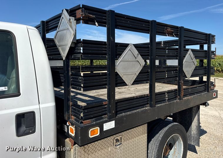 image for item ER0045 2001 Ford F450 Super Duty flatbed truck