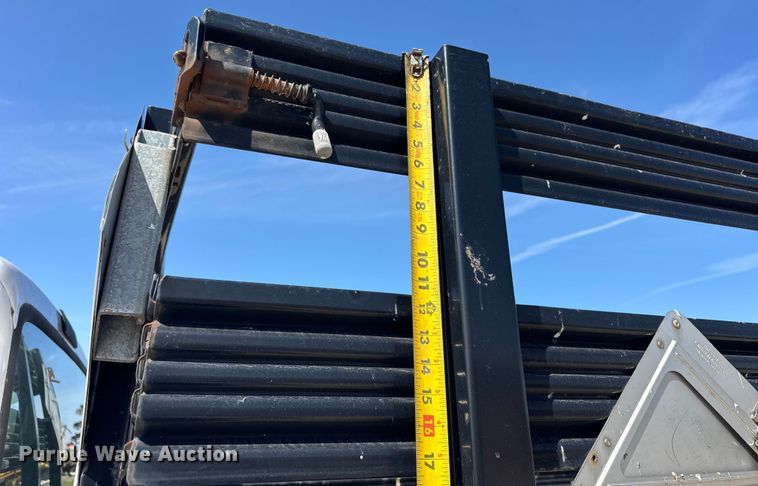 image for item ER0045 2001 Ford F450 Super Duty flatbed truck