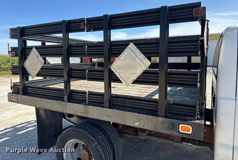 image for item ER0045 2001 Ford F450 Super Duty flatbed truck