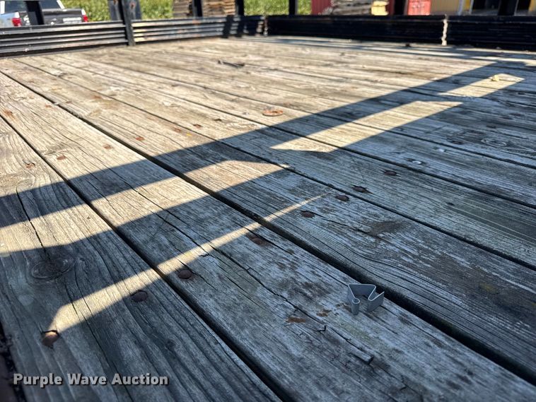 image for item ER0045 2001 Ford F450 Super Duty flatbed truck