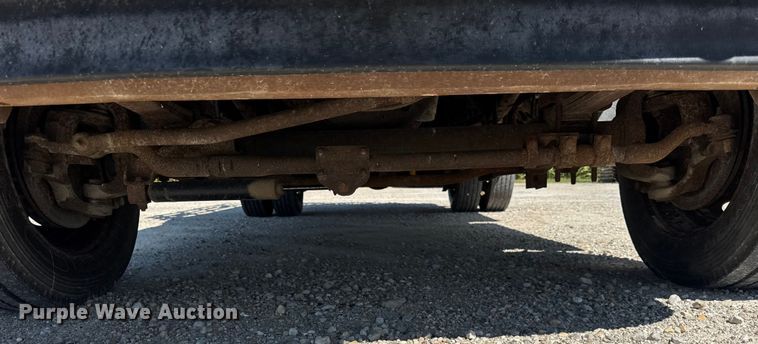 image for item ER0045 2001 Ford F450 Super Duty flatbed truck