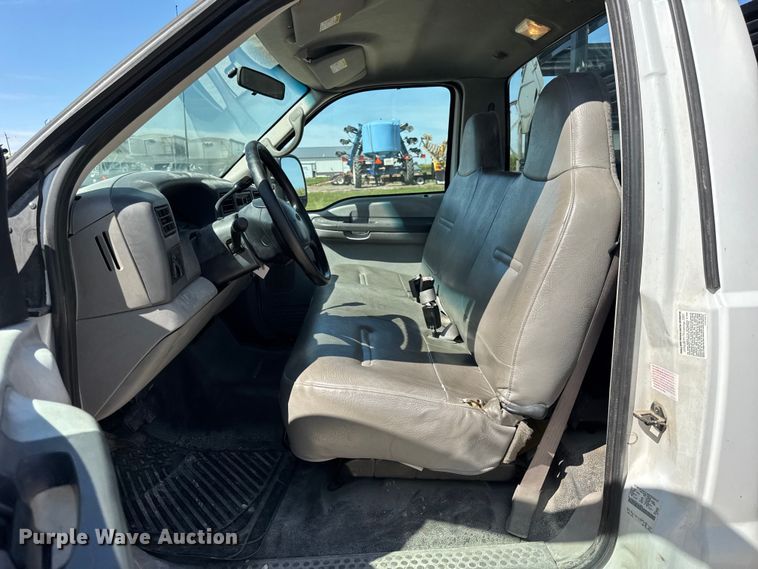 image for item ER0045 2001 Ford F450 Super Duty flatbed truck