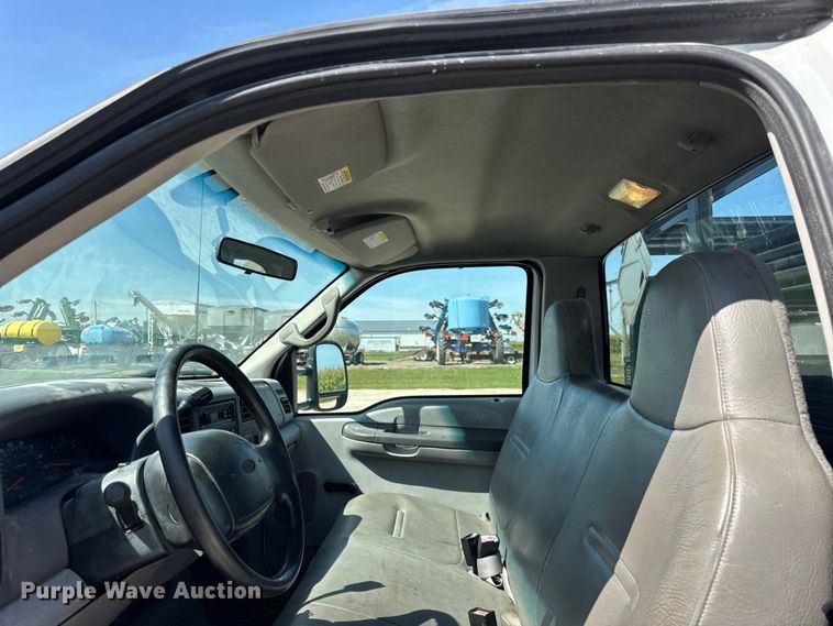 image for item ER0045 2001 Ford F450 Super Duty flatbed truck