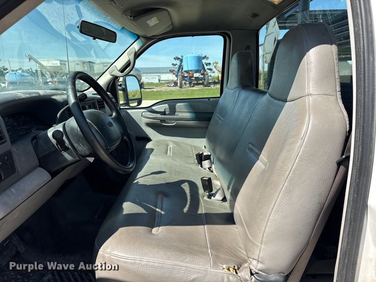 image for item ER0045 2001 Ford F450 Super Duty flatbed truck