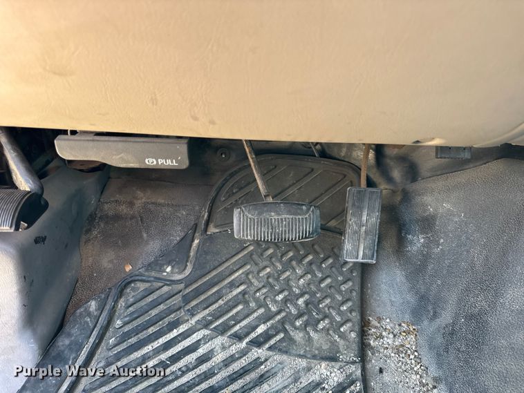 image for item ER0045 2001 Ford F450 Super Duty flatbed truck