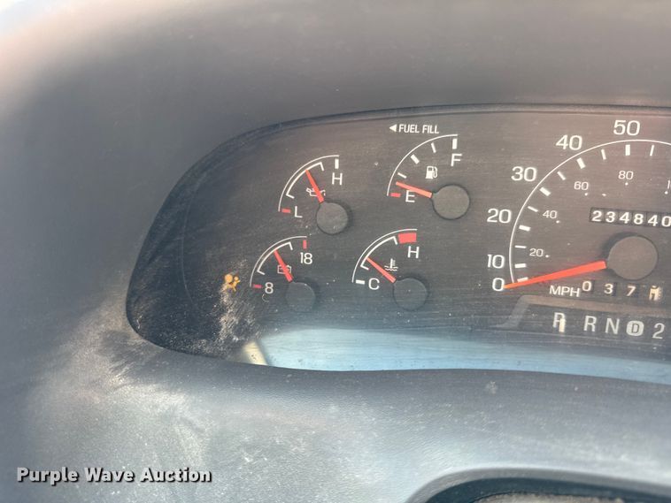 image for item ER0045 2001 Ford F450 Super Duty flatbed truck