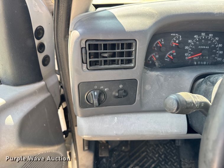 image for item ER0045 2001 Ford F450 Super Duty flatbed truck