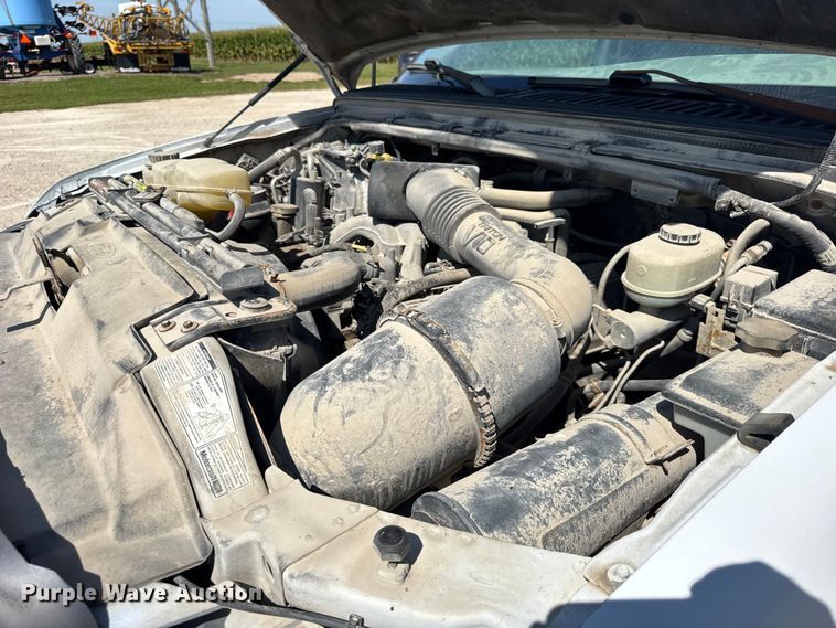 image for item ER0045 2001 Ford F450 Super Duty flatbed truck