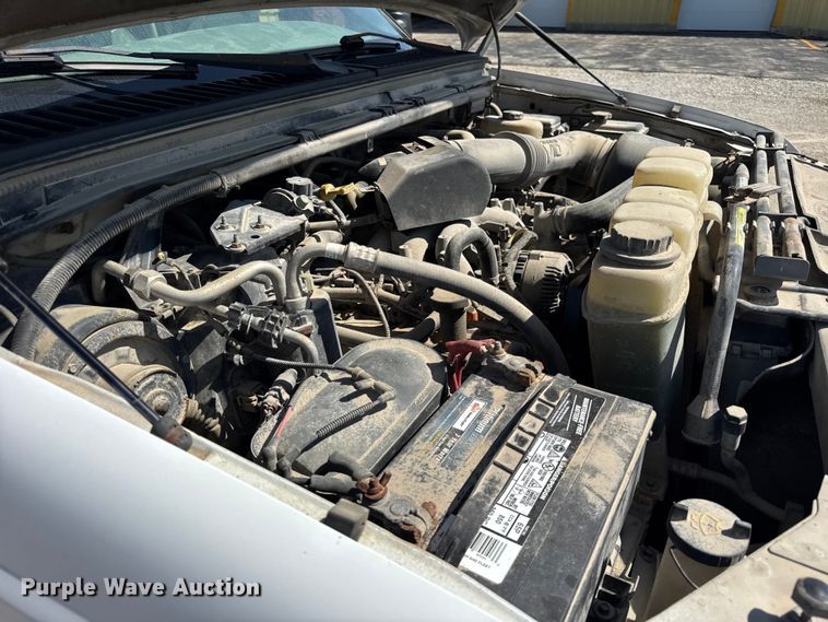 image for item ER0045 2001 Ford F450 Super Duty flatbed truck