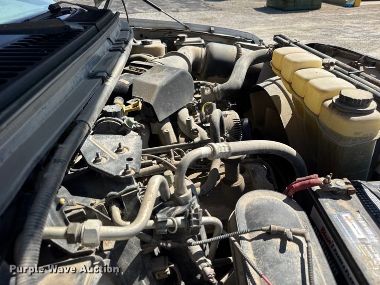 image for item ER0045 2001 Ford F450 Super Duty flatbed truck