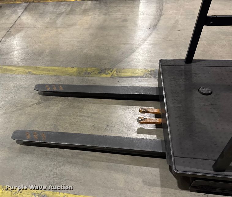 image for item ER0201 2016 Crown SP3520-30 order picker