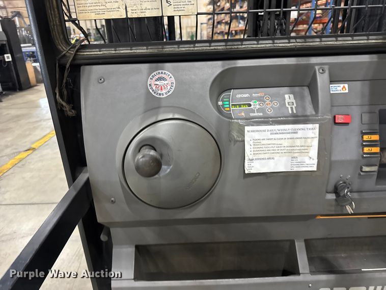 image for item ER0201 2016 Crown SP3520-30 order picker