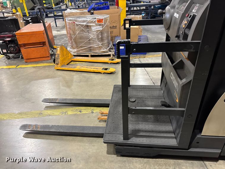 image for item ER0202 2016 Crown SP3520-30 order picker