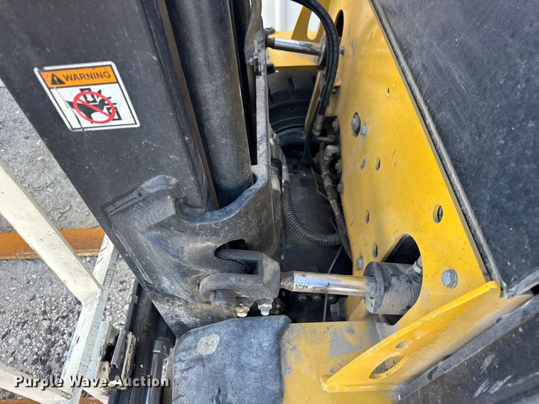 image for item ER0227 Yale GLP030VXNRAE084 forklift