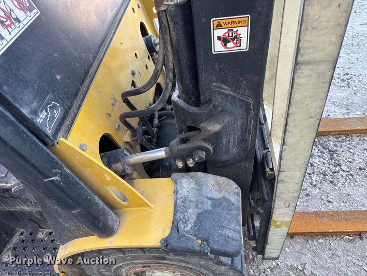 image for item ER0227 Yale GLP030VXNRAE084 forklift