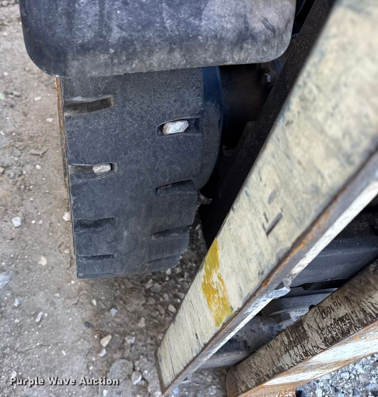 image for item ER0227 Yale GLP030VXNRAE084 forklift