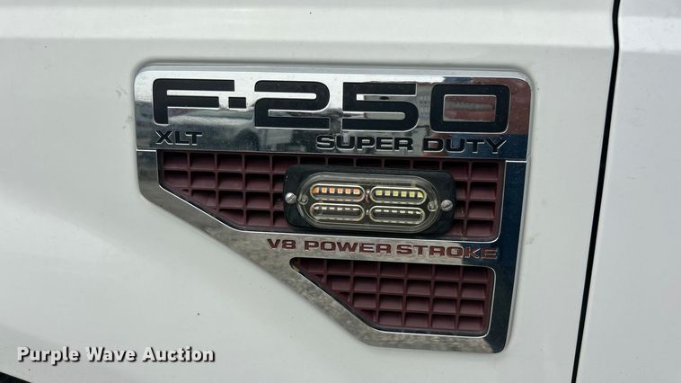 image for item ET3133 2008 Ford F250 Super Duty XLT Crew Cab pickup truck