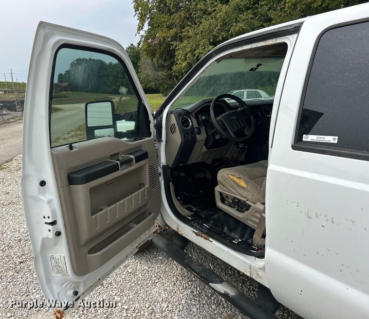 image for item ET3133 2008 Ford F250 Super Duty XLT Crew Cab pickup truck