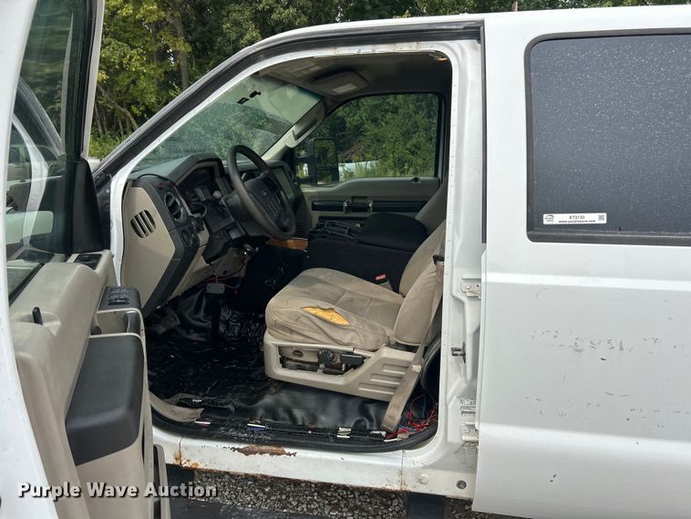 image for item ET3133 2008 Ford F250 Super Duty XLT Crew Cab pickup truck