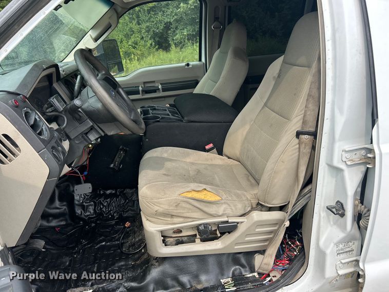 image for item ET3133 2008 Ford F250 Super Duty XLT Crew Cab pickup truck