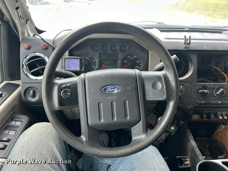 image for item ET3133 2008 Ford F250 Super Duty XLT Crew Cab pickup truck