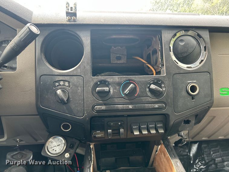 image for item ET3133 2008 Ford F250 Super Duty XLT Crew Cab pickup truck