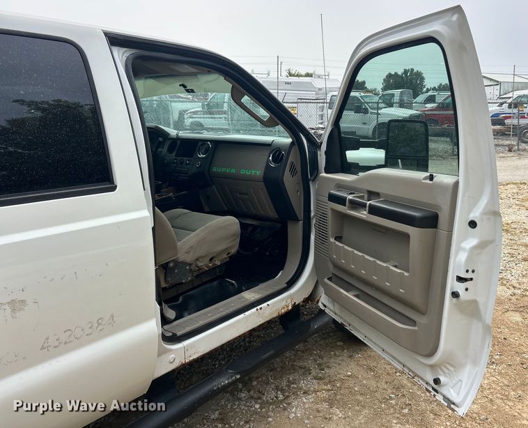 image for item ET3133 2008 Ford F250 Super Duty XLT Crew Cab pickup truck