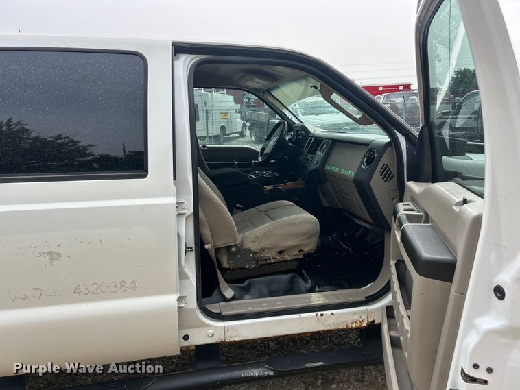 image for item ET3133 2008 Ford F250 Super Duty XLT Crew Cab pickup truck