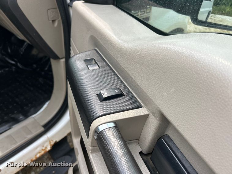 image for item ET3133 2008 Ford F250 Super Duty XLT Crew Cab pickup truck